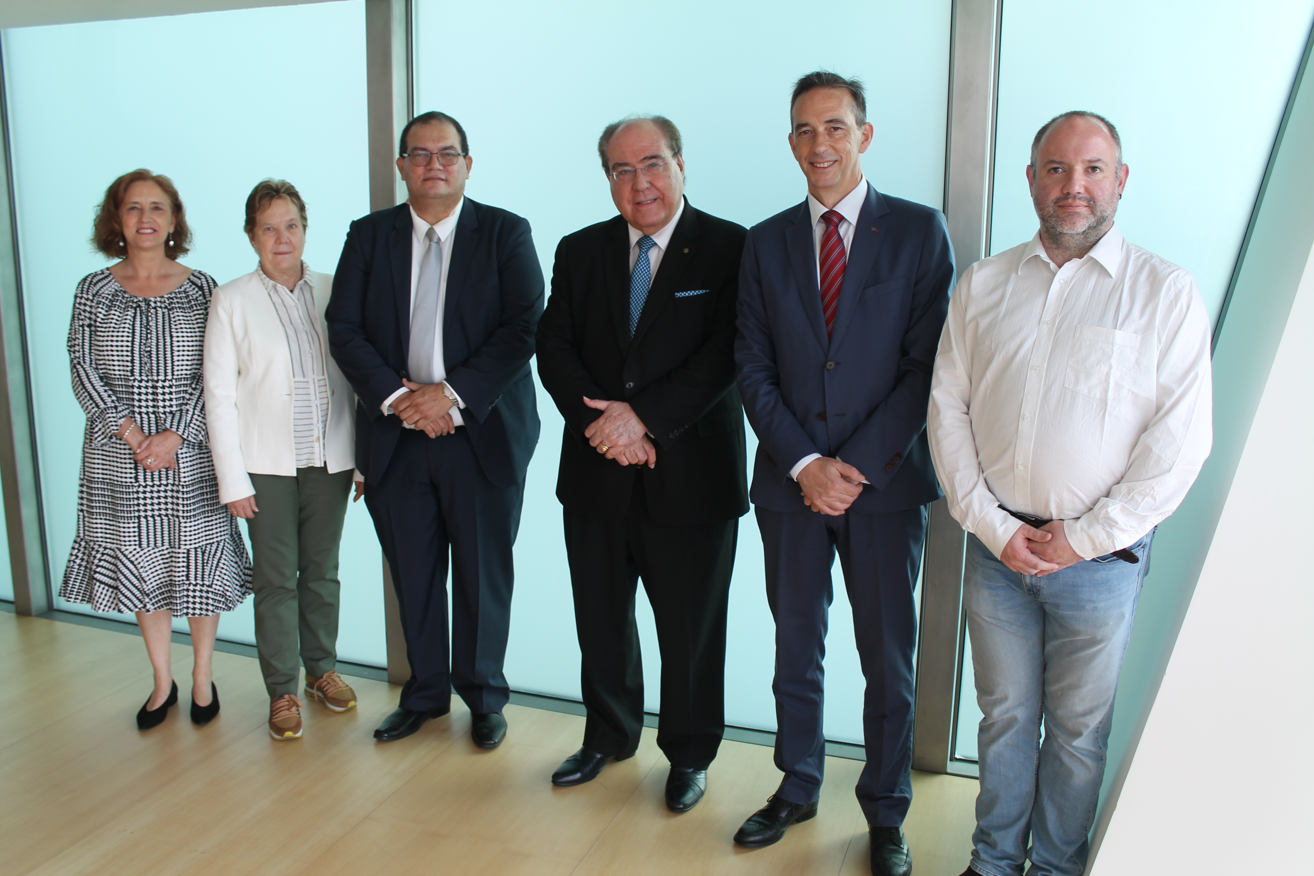 UIE y ASCOLFA, asociación que representa a 162 facultades de formación empresarial de Colombia firman un acuerdo de colaboración
